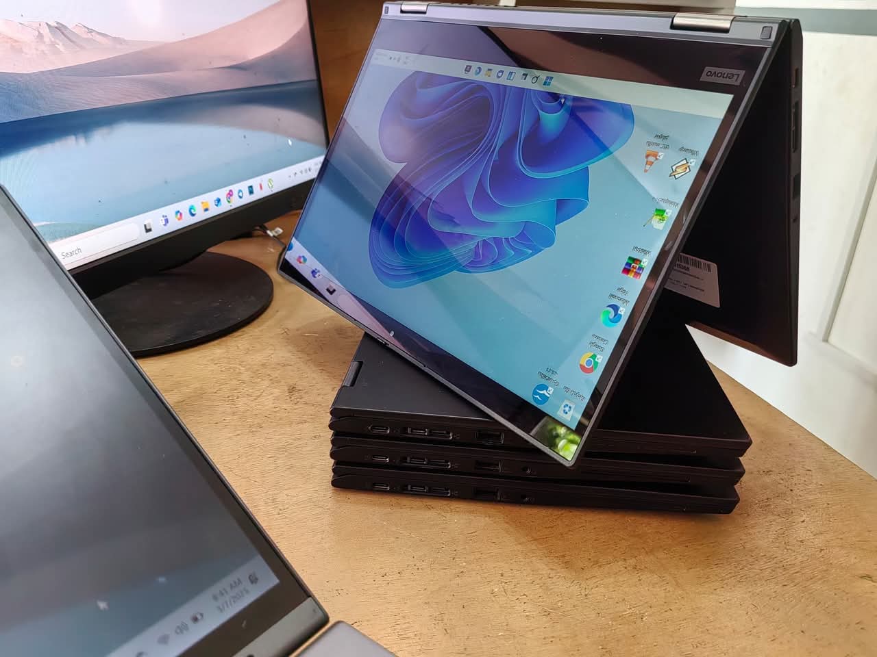 Lenovo ThinkPad X380 Yoga 2-in-1 Laptop - Intel Core i7 8th Gen, 8GB RAM, 256GB SSD, 13.3" FHD Touchscreen, 4G SIM Slot, Fingerprint Scanner + Free Accessories
